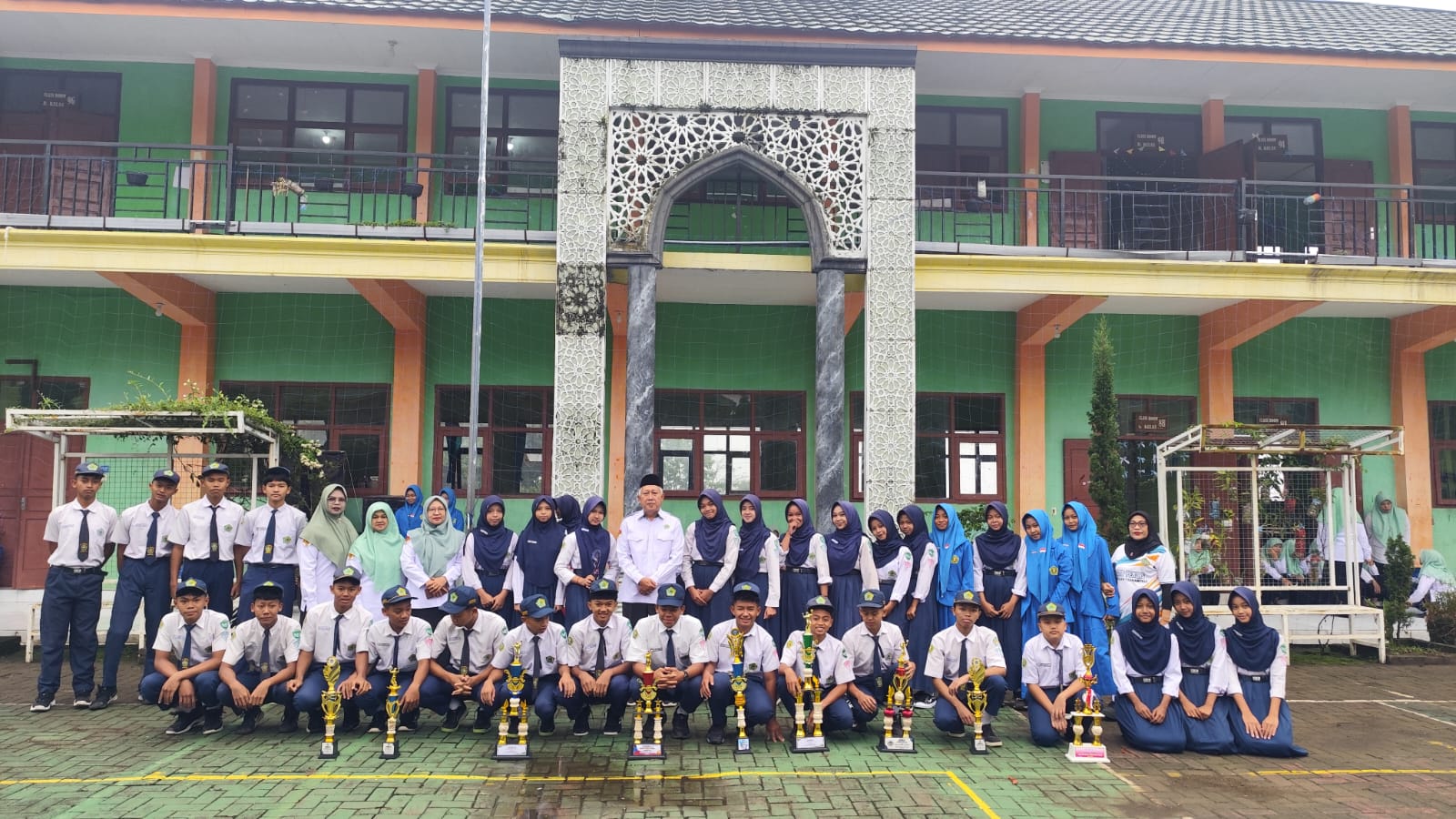 Apel Perdana Semester Genap 2025/2026 Menjadi Momentum Awal Semangat Baru di MTsN 5 Magetan