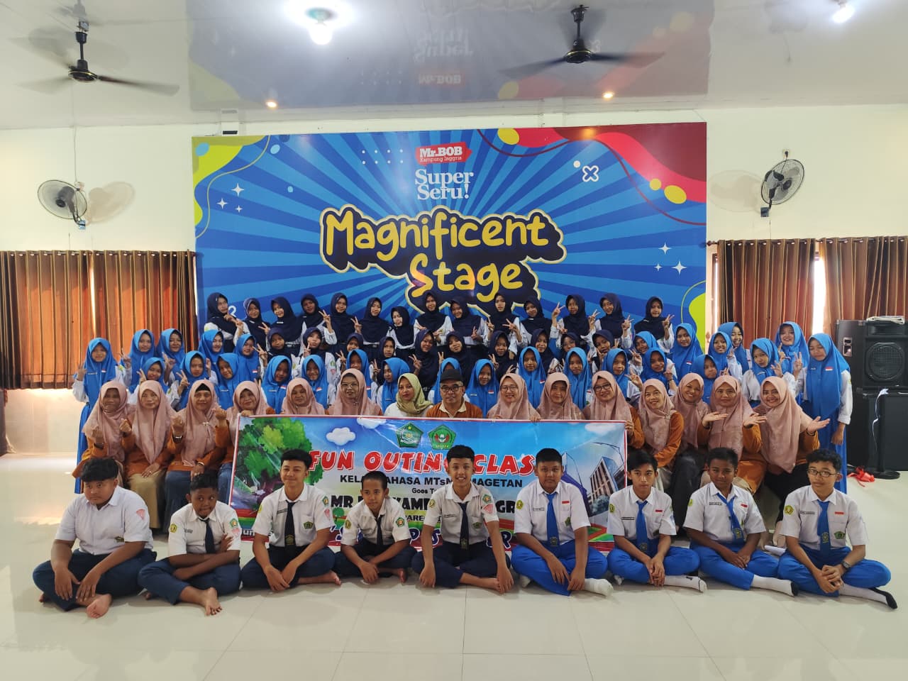 Asah English Skill, Siswa Kelas Bahasa MTsN 5 Magetan Ikuti Outing Class di Pare