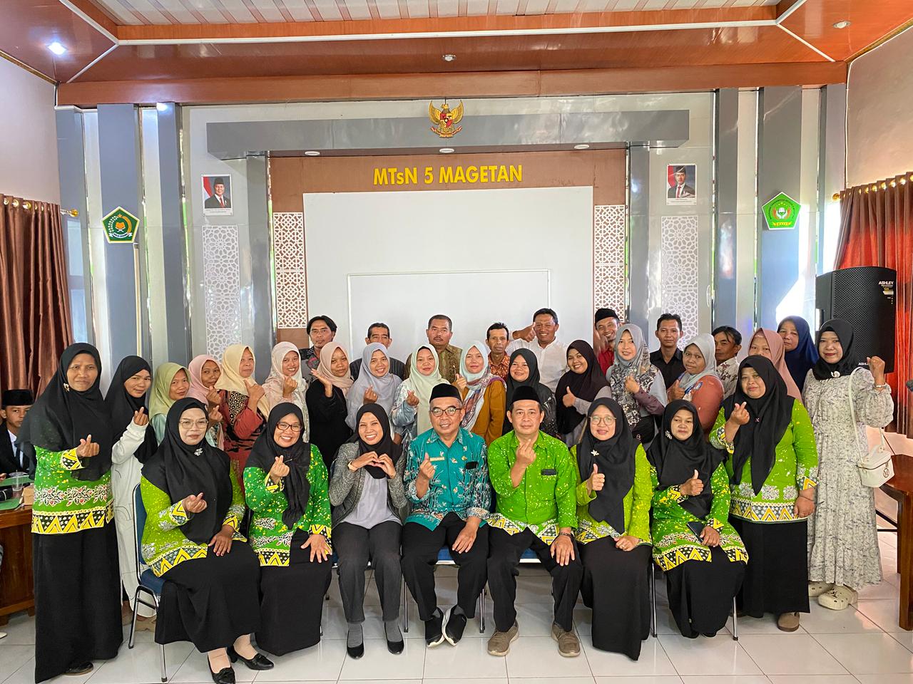 Dari Bahasa Menuju Dunia, Farewell Party Kelas Program Bahasa MTsN 5 Magetan Jadi Panggung Kreativitas Siswa
